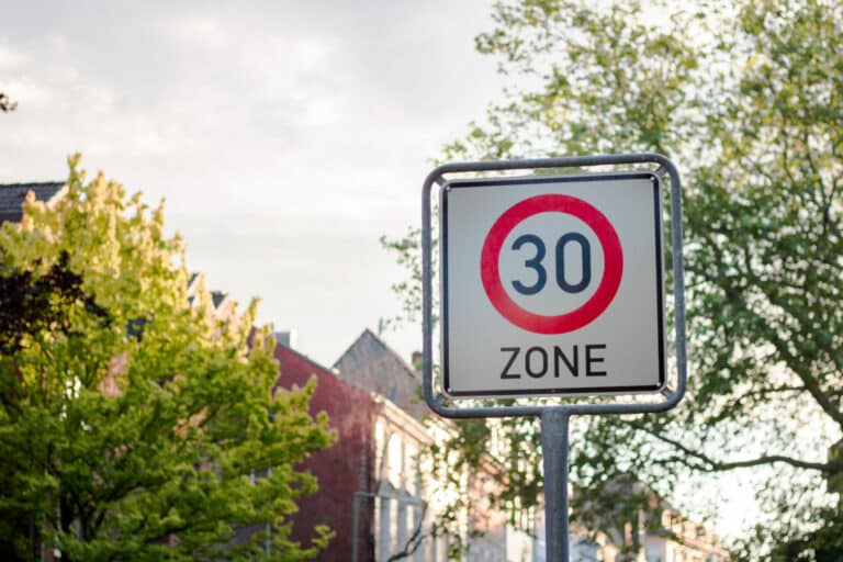 Bald können Gemeinden leichter Tempo 30 Zonen einrichten