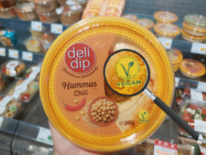 V Label auf Hummus