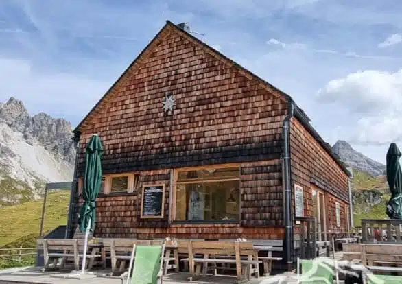 Die Franz-Fischer-Hütte liegt im Salzburger Lungau, auf 2.020 m Höhe. Sie ist Österreichs erste vegane Hütte in den Alpen. © Franz-Fischer-Hütte