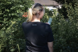 Endometriose betrifft jede zehnte Frau|Yvonne im Garten