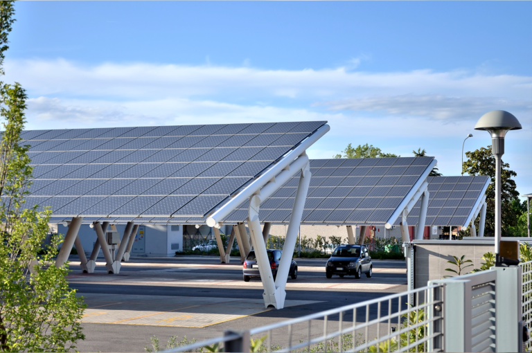 Parken unterm Sonnenkraftwerk